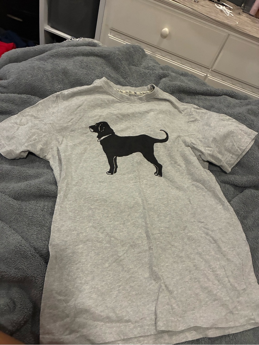 Black dog t shirt